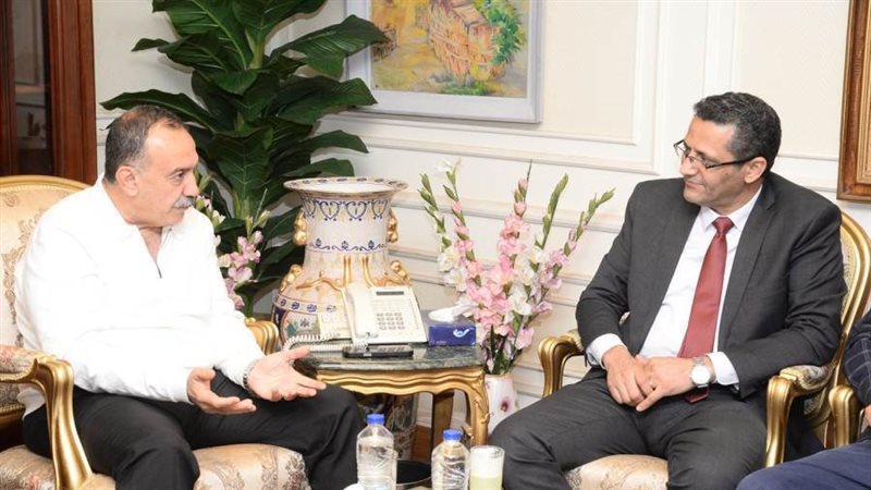 محافظ أسيوط يستقبل