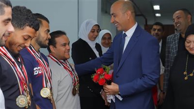 رئيس جامعة دمنهور: نسعى لخلق بيئة داعمة لكم في الحياة الجامعية