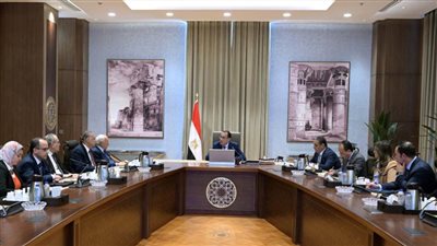 رئيس الوزراء يبدأ الجلسات التخصصية مع عددٍ من القامات الفكرية بمناقشة الملفات السياسية على الساحتين الخارجية والداخلية