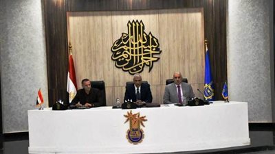  محافظ أسوان: مهلة شهرين لسرعة الانتهاء من طرح مشروعات الخطة الاستثمارية للعام المالي الحالي