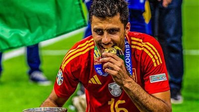 مانشستر سيتي يتنبأ بالفائز بالكرة الذهبية عن عام 2024