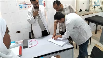 مدير إدارة المستشفيات بجولة مرورية على مستشفى سفاجا المركزي |صور 