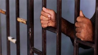 المشدد 10 سنوات لعاملين لتعاطيهما المواد المخدرة في العبور