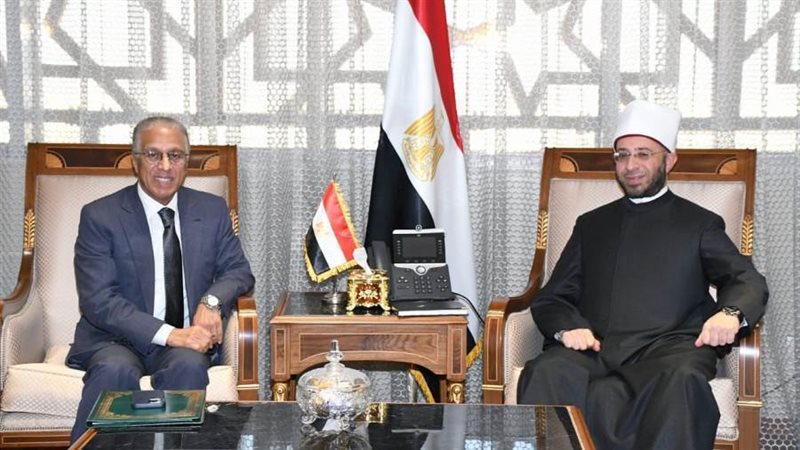 وزير الاوقاف مع سفير