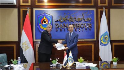 مجلس جامعة دمنهور يكرم عددا من القيادات الجامعية لجهودهم وعطائهم المتميز