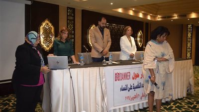 مائدة حوار حول العنف الاقتصادي وآثاره النفسية على النساء