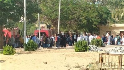 السيطرة على حريق في أثاث مخزن خلف صالة الأنشطة الطلابية بجامعة المنيا