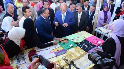 النعماني يفتتح معرض منتجات الحرف اليدوية بجامعة سوهاج