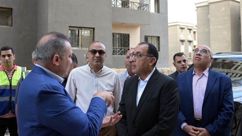 رئيس الوزراء يبدأ