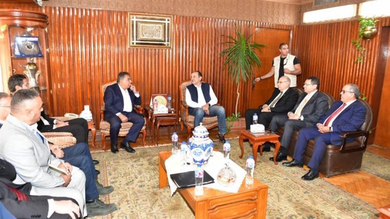 زيارة وزير قطاع الأعمال