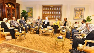 محافظ أسيوط يعقد لقاء تعريفيا مع فريق عمل برنامج 