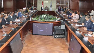 سكرتير بني سويف يعقد اجتماعًا لمتابعة تحصيل رسوم خدمات الإدارة المتكاملة