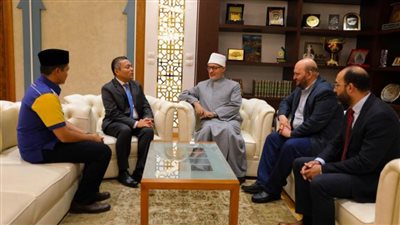 مفتي الجمهورية وسفير ماليزيا يبحثان تعزيز التعاون الإفتائي ومواجهة الفكر المتطرف