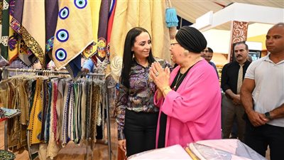 وزيرة التضامن تتفقد معرض 