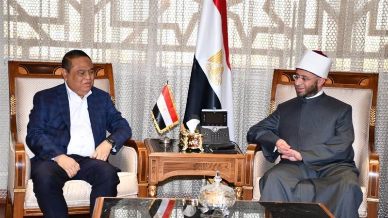 وزير الاوقاف مع رئيس