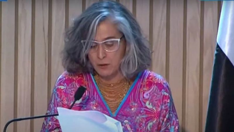 أنا كلوديا سكرتير