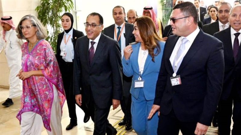 وزير الإسكان يشارك