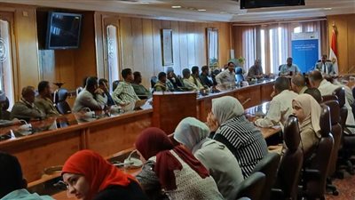 محافظ أسيوط: متابعة تنفيذ خطة تنمية التكتلات الاقتصادية بالمحافظة والتدريب على أساسيات التصدير