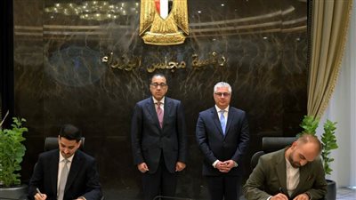 رئيس الوزراء يشهد توقيع عقد مشروع بين «