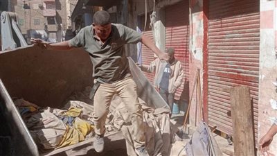 محافظ أسيوط يوجه بتكثيف حملات الإشغالات وإزالة الخيام والتشوينات أعلى المحلات منعًا للحرائق