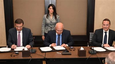 توقيع وثيقة مشروع القطن المصري (المرحلة الثانية) بين وزارتي الصناعة والزراعة ومنظمة اليونيدو