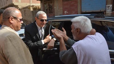  بالصور.. محافظ الغربية يتجول بشوارع قريتي كفر مسعود وكفر خضر