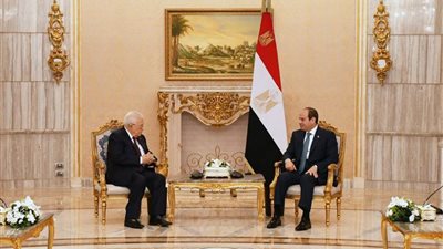الرئيس السيسي يستقبل نظيره الفلسطيني على هامش المنتدى الحضرى 