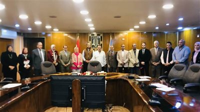 محافظ أسيوط يعقد اجتماعًا مع وفد وزارة الاتصالات لبحث سبل تفعيل بروتوكول التنمية المجتمعية الرقمية