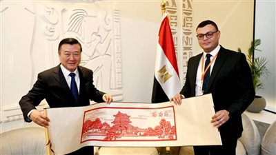 خلال فعاليات المنتدى الحضري العالمي: وزير الإسكان يبحث مع نظيره الصيني تعزيز التعاون المشترك