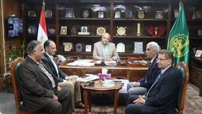 محافظ القليوبية يناقش عددا من المشروعات مع مساعد وزير الري