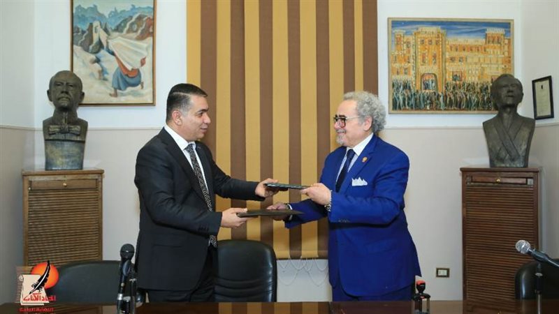 أثناء توقيع الاتفاقية