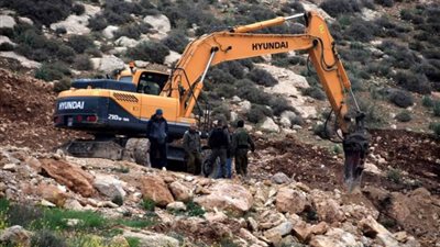 الاحتلال يهدم منزلين شرق يطا