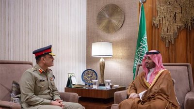 السعودية وباكستان تبحثان تطوير العلاقات الثنائية في المجالات العسكرية