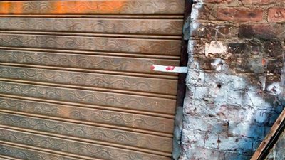 غلق وتشميع ورشتين حدادة بمنطقة حي السلام والتنبيه على باقي الورش الحرفية لاتخاذ اللازم بالإسماعيلية 