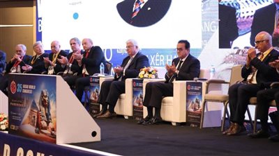 وزير الصحة: نحرص على تنفيذ استراتيجيات شاملة لمعالجة القضايا الصحية