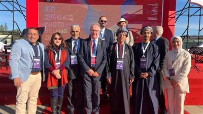 رئيس جامعة الإسكندرية يهنئ الفنان علاء الباشا