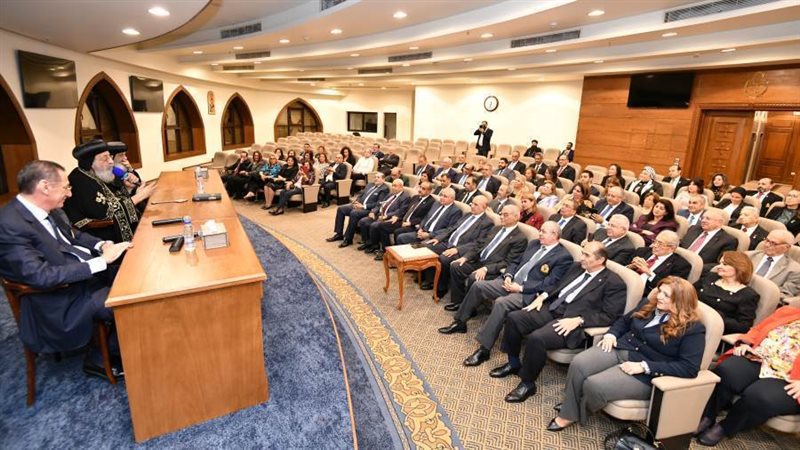 البابا تواضروس مع