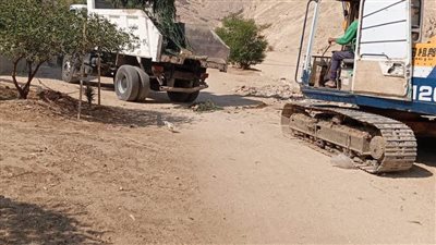 محافظ أسيوط يوجه بتطهير مخرات السيول بدرنكة ولجان للمرور على كافة المخرات