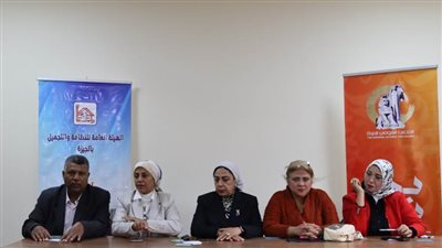 عمال تجميل الجيزة وقومي المرأة يطالبون بتضمين لقاحات 