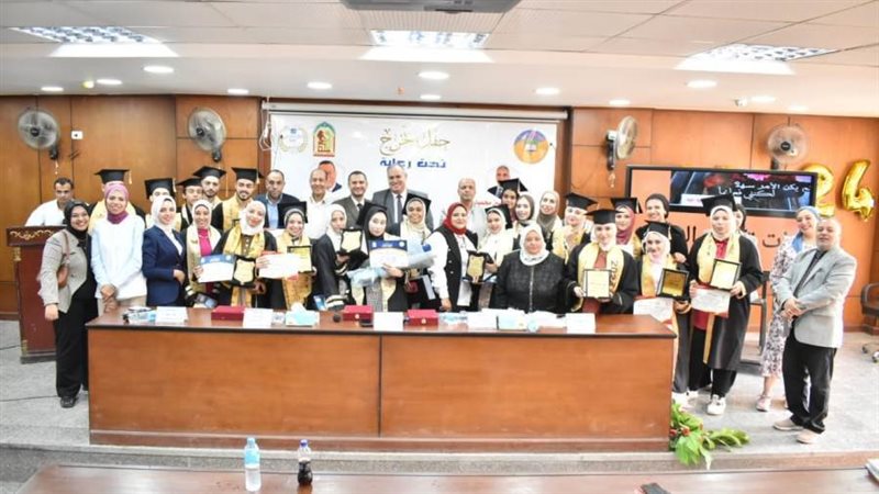 خريجة البرنامج بأداب