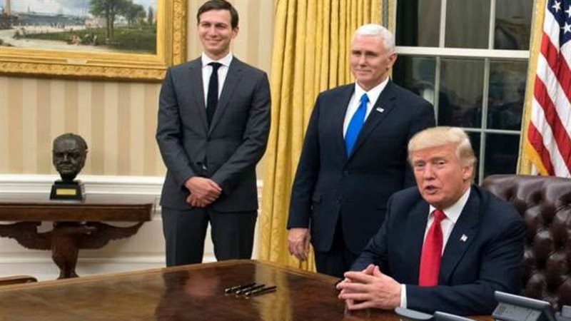 تمثال تشرشل وبجواره