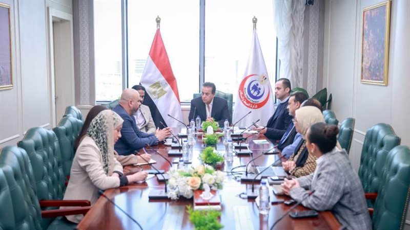 اجتماع وزير الصحة