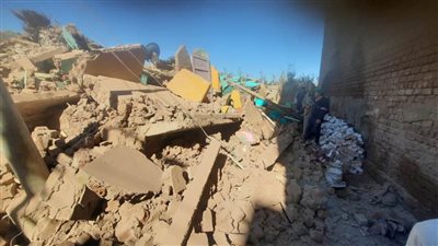 انهيار منزل مكون من ٣ طوابق بأسيوط