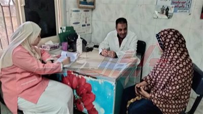 الكشف على ٨٧٥ مواطنًا ضمن القافلة الطبية المجانية بكفر الشيخ
