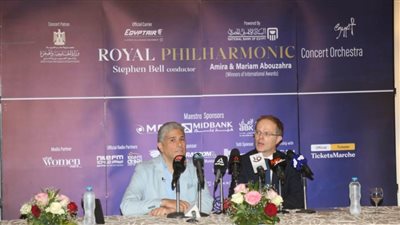 مدير الأوركسترا البريطاني الملكي: متحمسون للعزف وسط الحضارة المصرية 