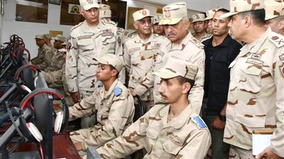 القائد العام للقوات المسلحة يتفقد عددًا من مراكز تدريب إعداد وتأهيل المجندين 