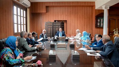 رئيس جامعة بني سويف يترأس اجتماعي اللجنة العليا لشعب اللغات ومركز الإنتاج والخدمات الطلابية