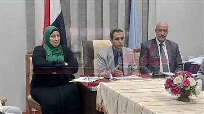 وكيل تعليم كفر الشيخ يجري مقابلات مع المتقدمين لتسيير الأعمال