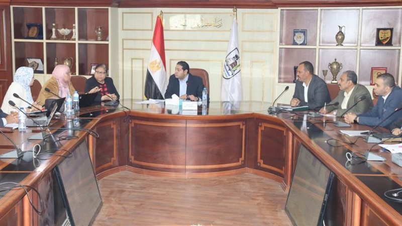 اجتماع نائب محافظ