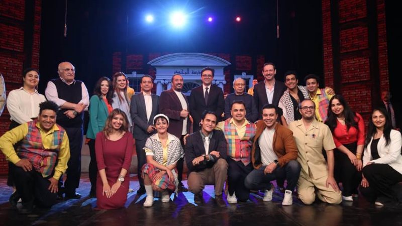 وزير الثقافة مع أبطال